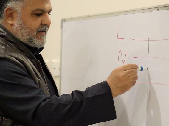 دورة اساسيات الكهرباء